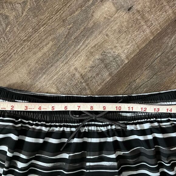 Nike Men' 9" Black Multi Faded Stripe Breaker Swim Trunks (NESSD545-001)-Medium - Picture 8 of 9